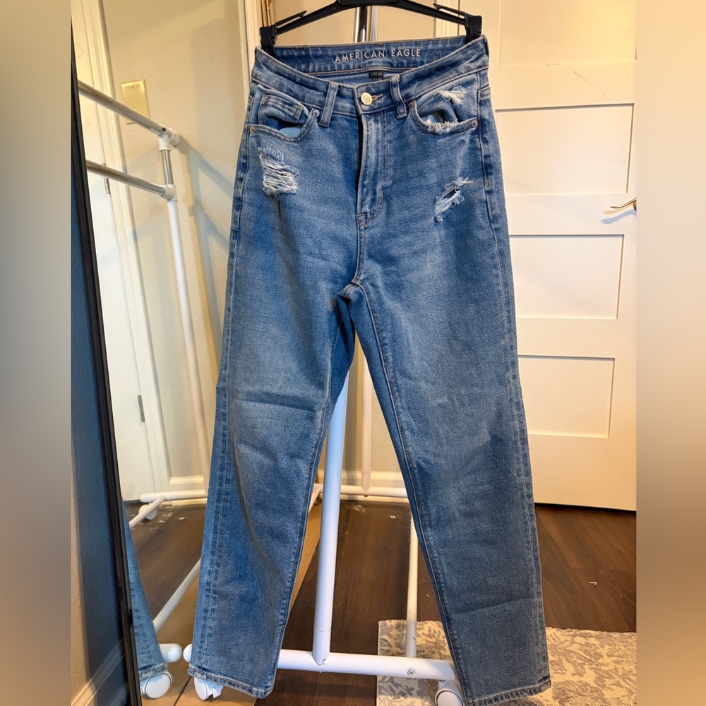 American Eagle Outfitters Light Blue Mom Straight Leg Jeans